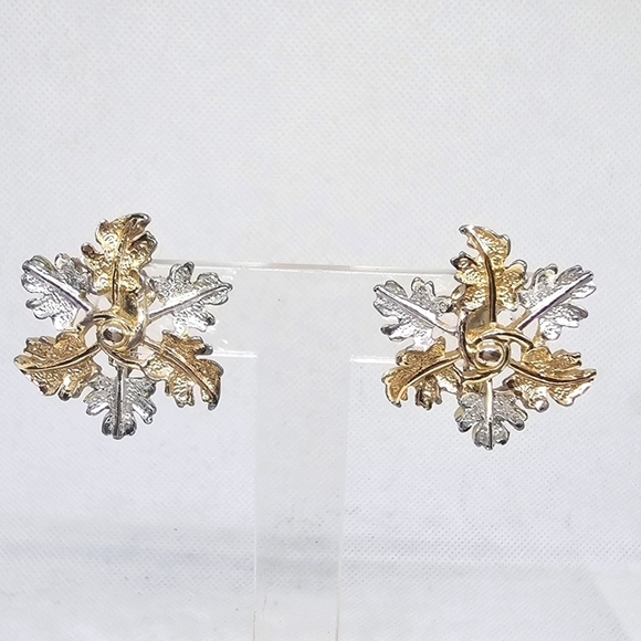 Vintage Sarah Coventry Garland 1968 Clip on Earrings - Picture 2 of 6